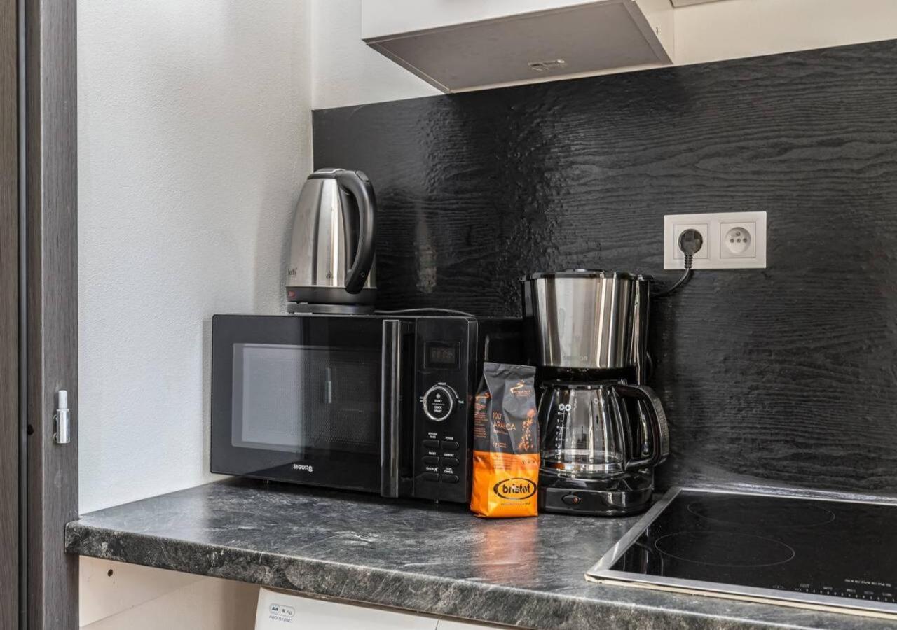 Crimson Charm Apartment Praha Bagian luar foto