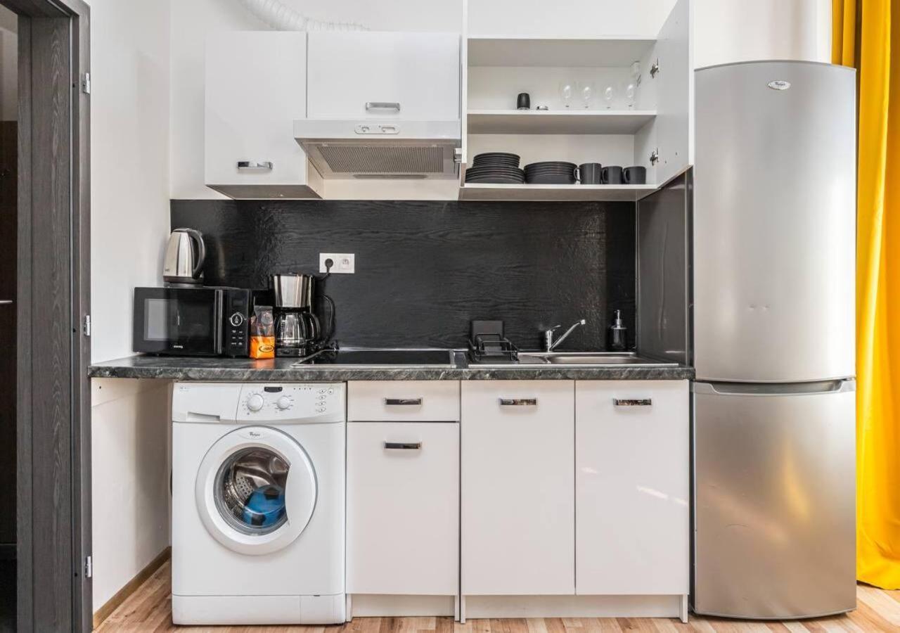 Crimson Charm Apartment Praha Bagian luar foto