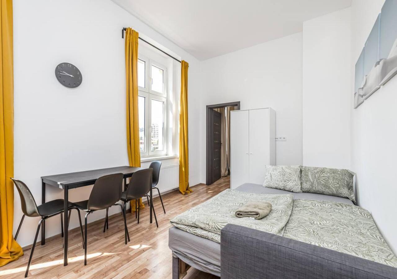 Crimson Charm Apartment Praha Bagian luar foto