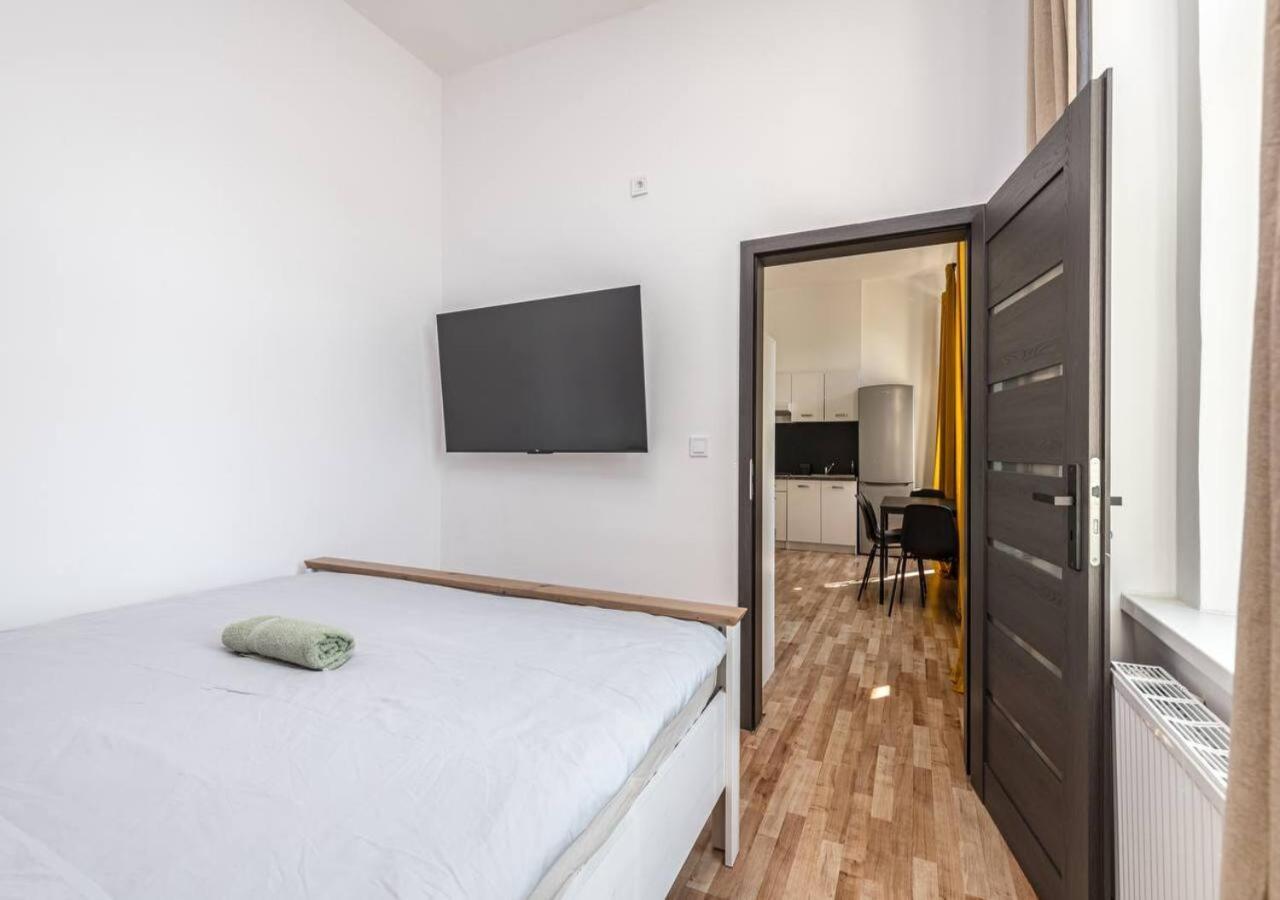 Crimson Charm Apartment Praha Bagian luar foto