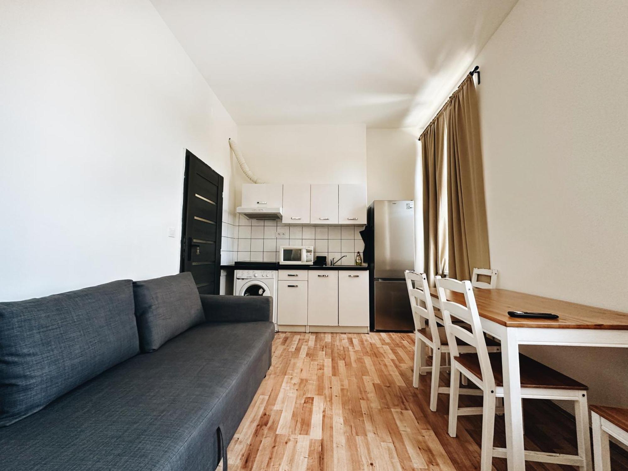 Crimson Charm Apartment Praha Bagian luar foto
